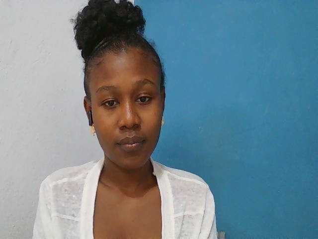 Zinah1 live cam on BongaCams