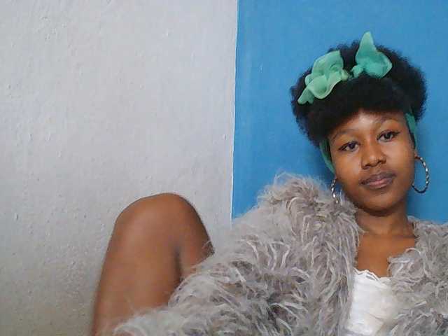 Zinah1 live webcam show