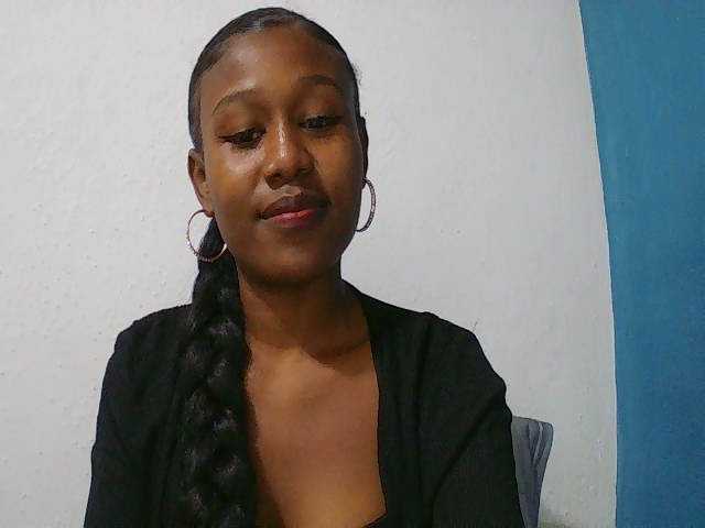 Zinah1 live cam on BongaCams