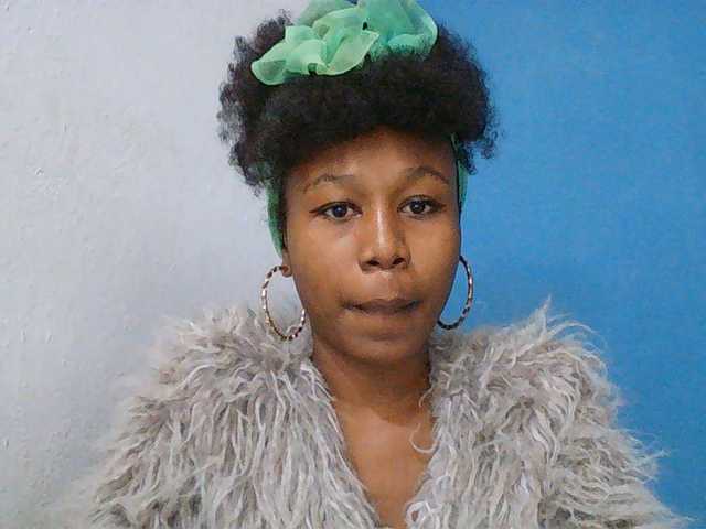 Zinah1 live webcam show