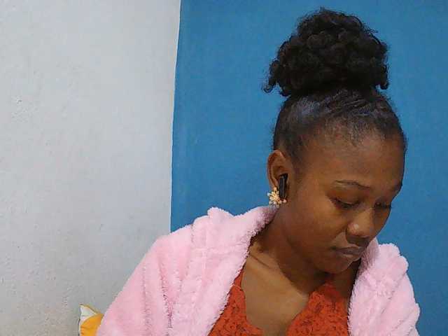 Zinah1 live webcam show