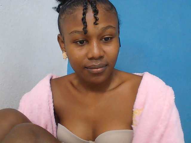 Zinah1 live webcam show