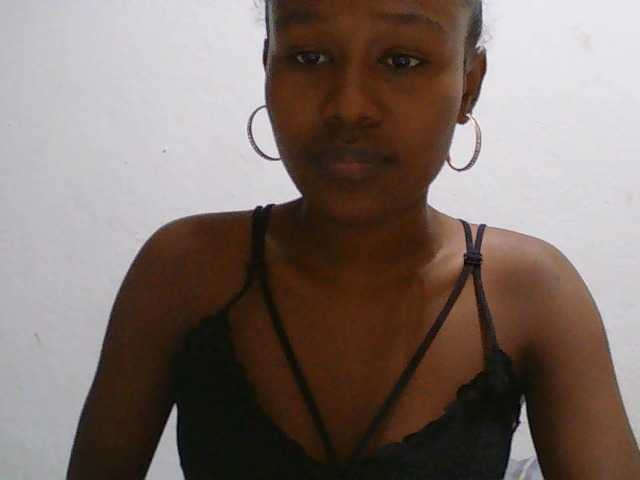 Zinah1 live cam on BongaCams