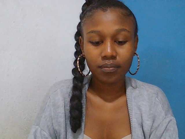 Zinah1 live cam on BongaCams