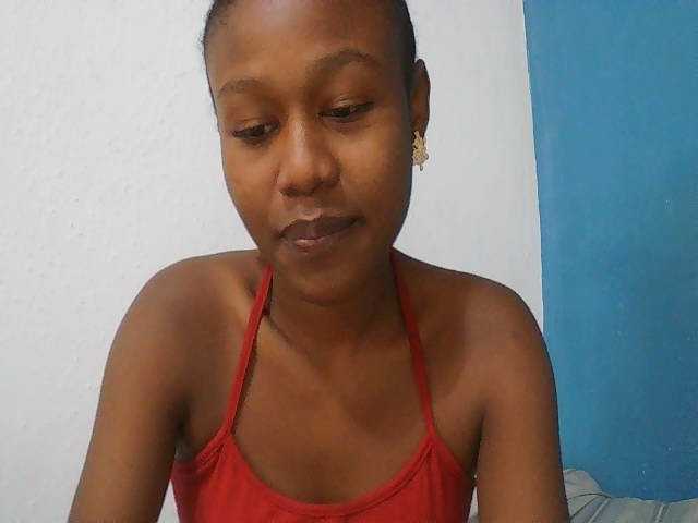 Zinah1 live cam on BongaCams