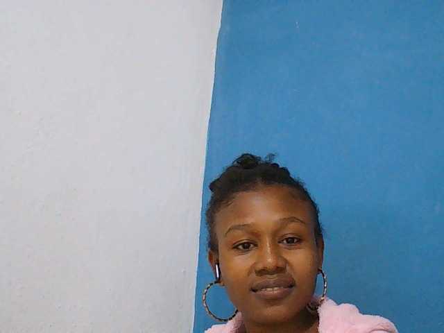 Zinah1 live cam on BongaCams