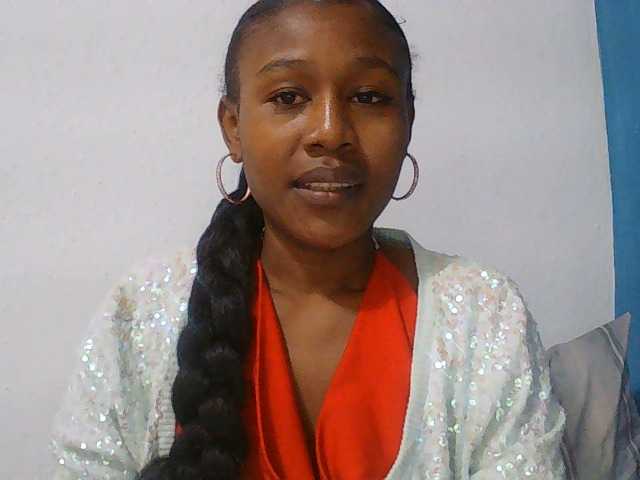Zinah1 live cam on BongaCams