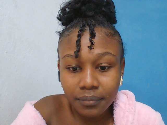 Zinah1 live webcam show