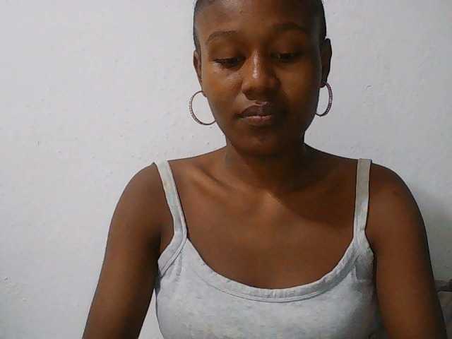 Zinah1 live cam on BongaCams