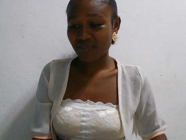 Zinah1 live cam on BongaCams