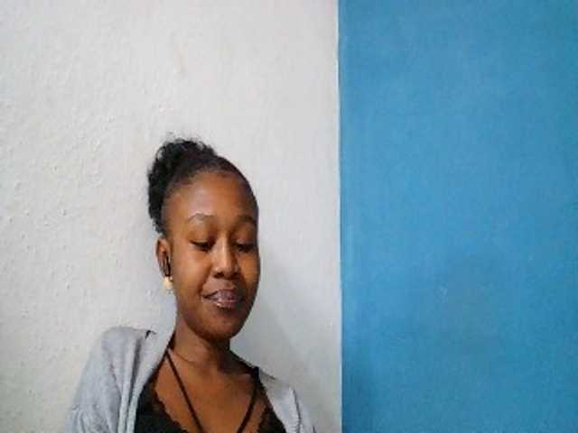 Zinah1 live webcam show
