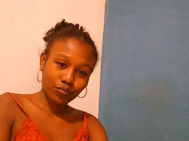 Zinah1 live cam on BongaCams