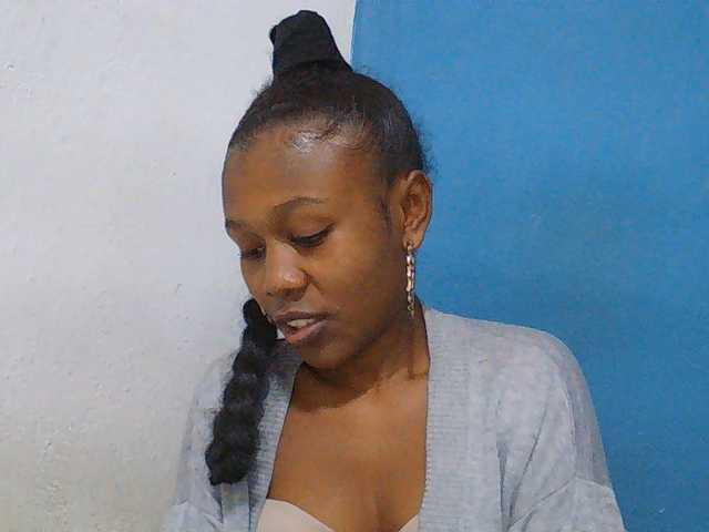 Zinah1 Live Cam pe BongaCams