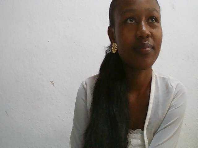 Zinah1 live cam on BongaCams