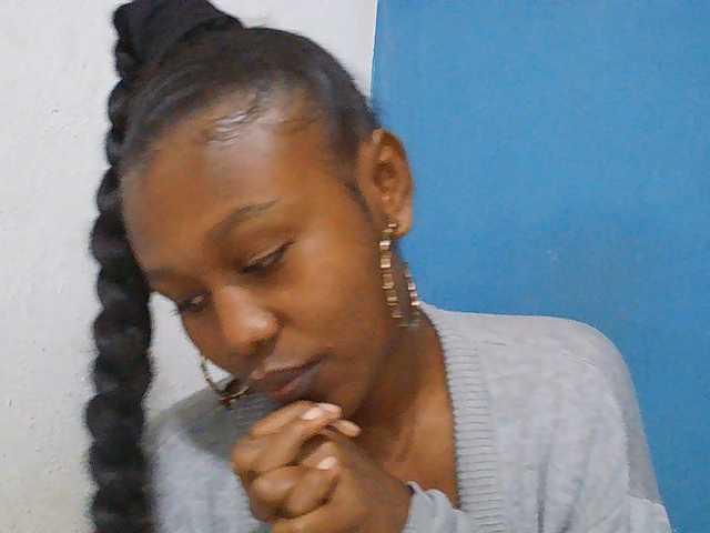 Zinah1 live webcam show