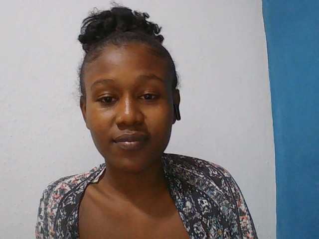 Zinah1 live cam on BongaCams