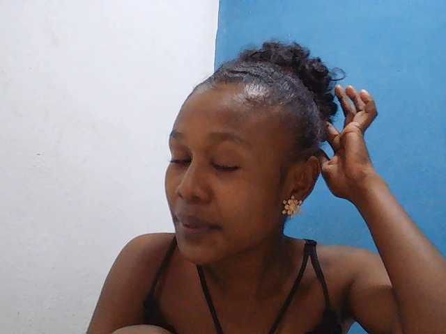 Zinah1 live webcam show