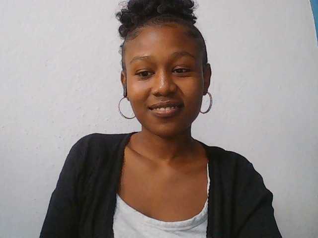 Zinah1 live cam on BongaCams