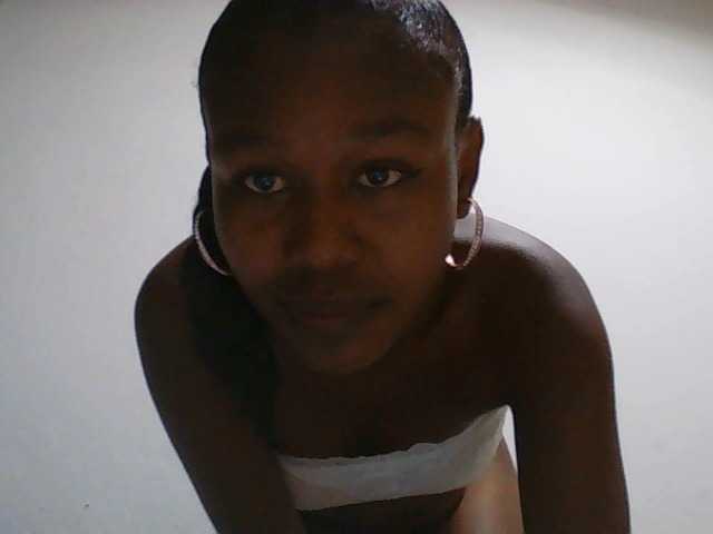 Zinah1 live cam on BongaCams