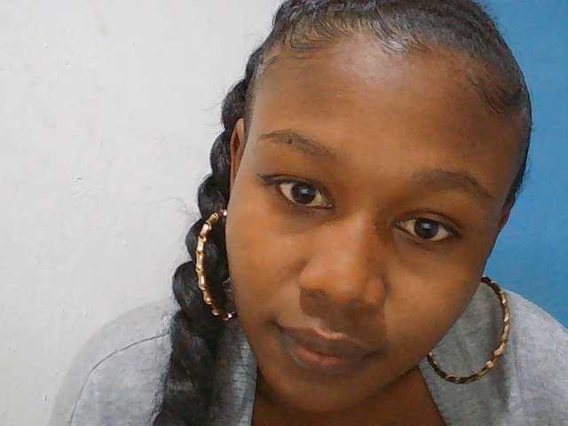 Zinah1 live webcam show