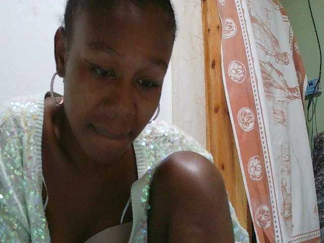 Zinah1 live cam on BongaCams