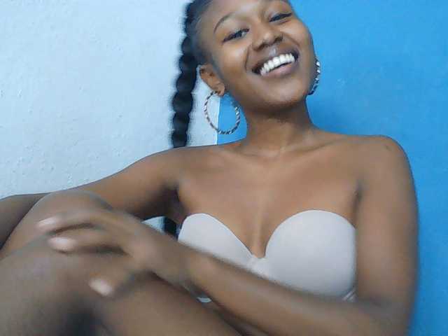 Zinah1 live webcam show