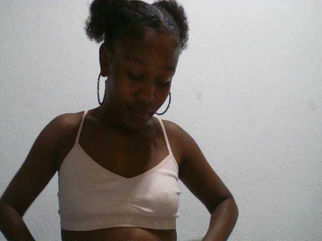 Zinah1 live cam on BongaCams