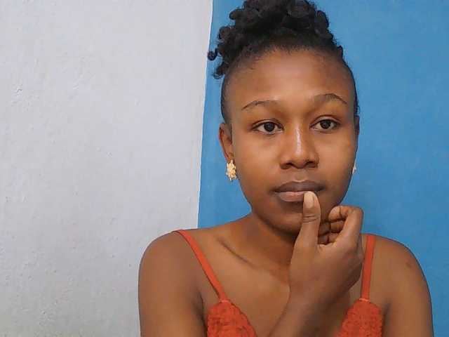 Zinah1 live webcam show