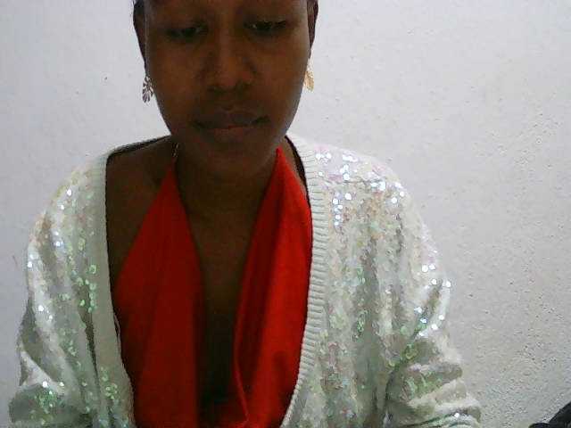 Zinah1 live cam on BongaCams