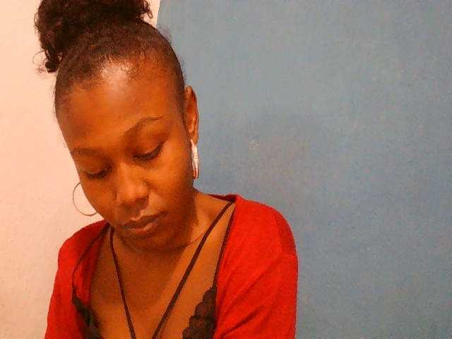 Zinah1 live cam on BongaCams