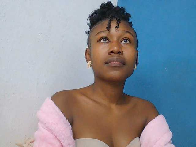 Zinah1 live webcam show