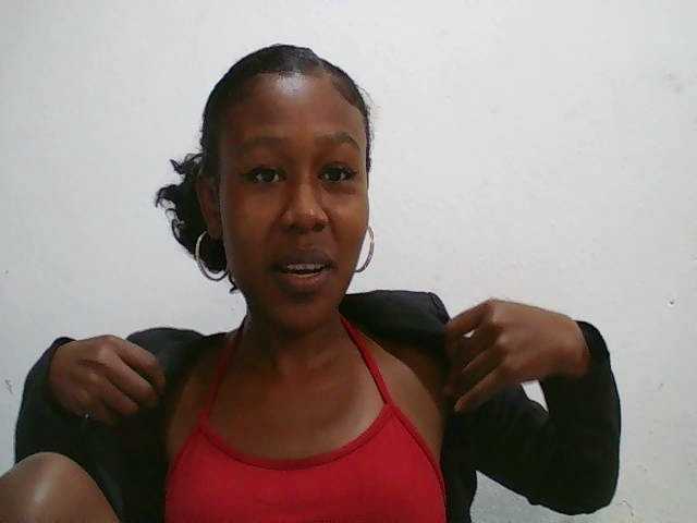 Zinah1 live cam on BongaCams