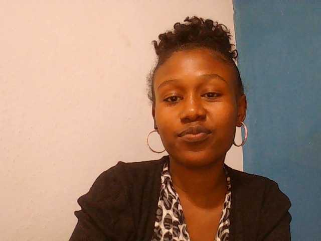Zinah1 live cam on BongaCams