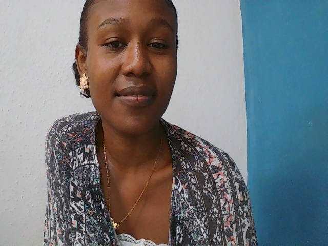 Zinah1 live cam on BongaCams