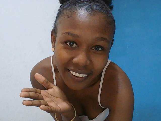 Zinah1 live cam on BongaCams