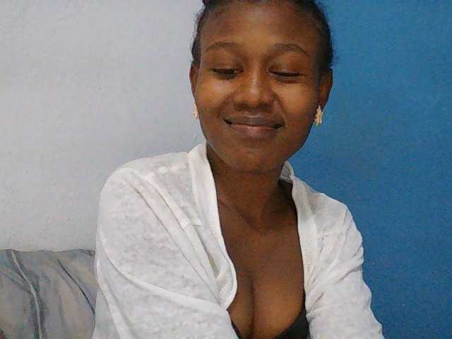 Zinah1 live cam on BongaCams