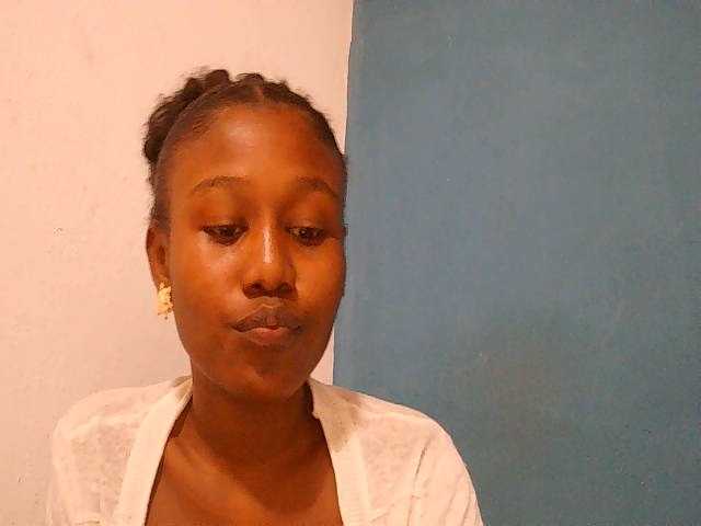 Zinah1 live cam on BongaCams