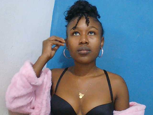Zinah1 live webcam show