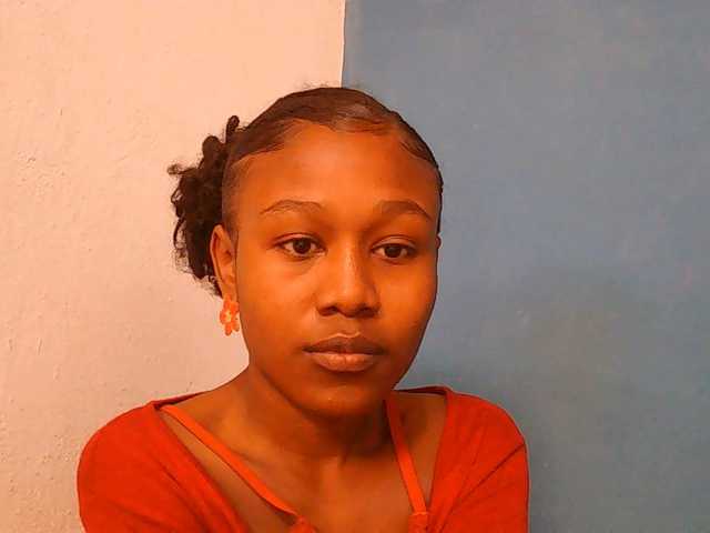 Zinah1 live cam on BongaCams