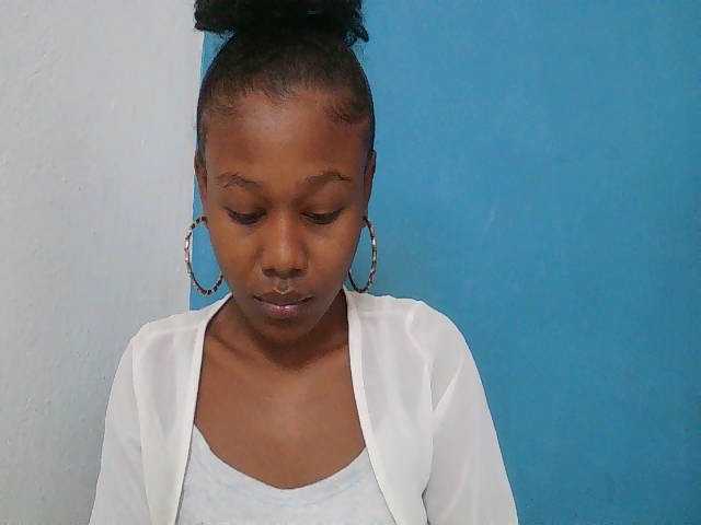 Zinah1 live cam on BongaCams