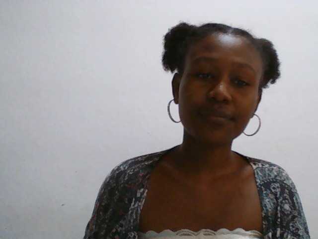Zinah1 live cam on BongaCams