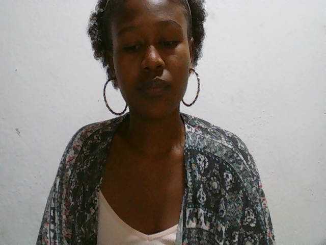 Zinah1 live cam on BongaCams