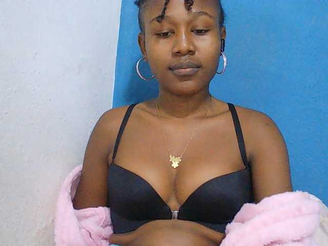 Zinah1 live webcam show