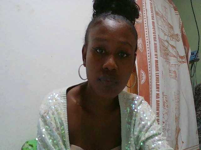 Zinah1 live cam on BongaCams