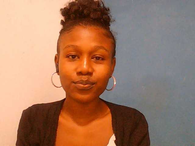 Zinah1 live cam on BongaCams