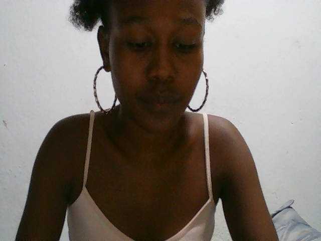 Zinah1 live cam on BongaCams