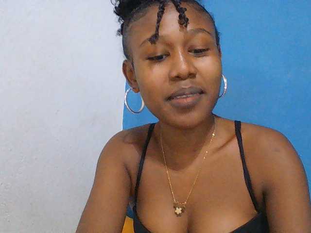 Zinah1 live webcam show
