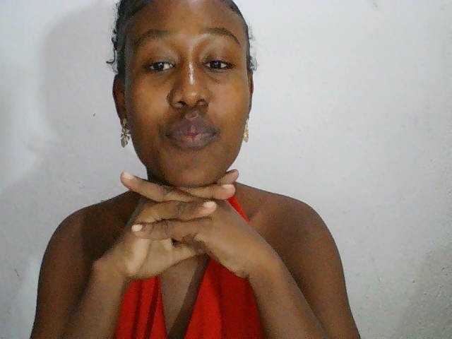 Zinah1 live cam on BongaCams