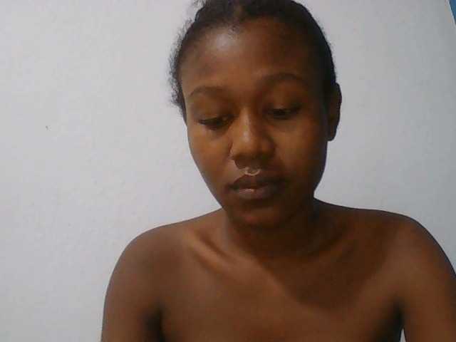 Zinah1 live cam on BongaCams