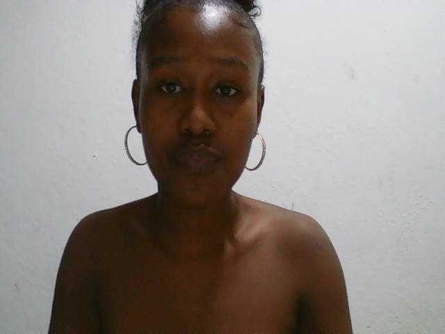 Zinah1 live cam on BongaCams